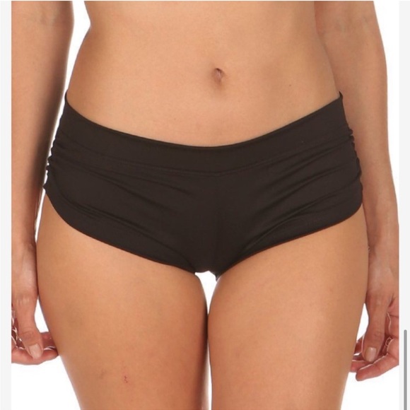 Mika Yoga Wear Meeko Shorts Black Size M/L - Picture 2 of 8